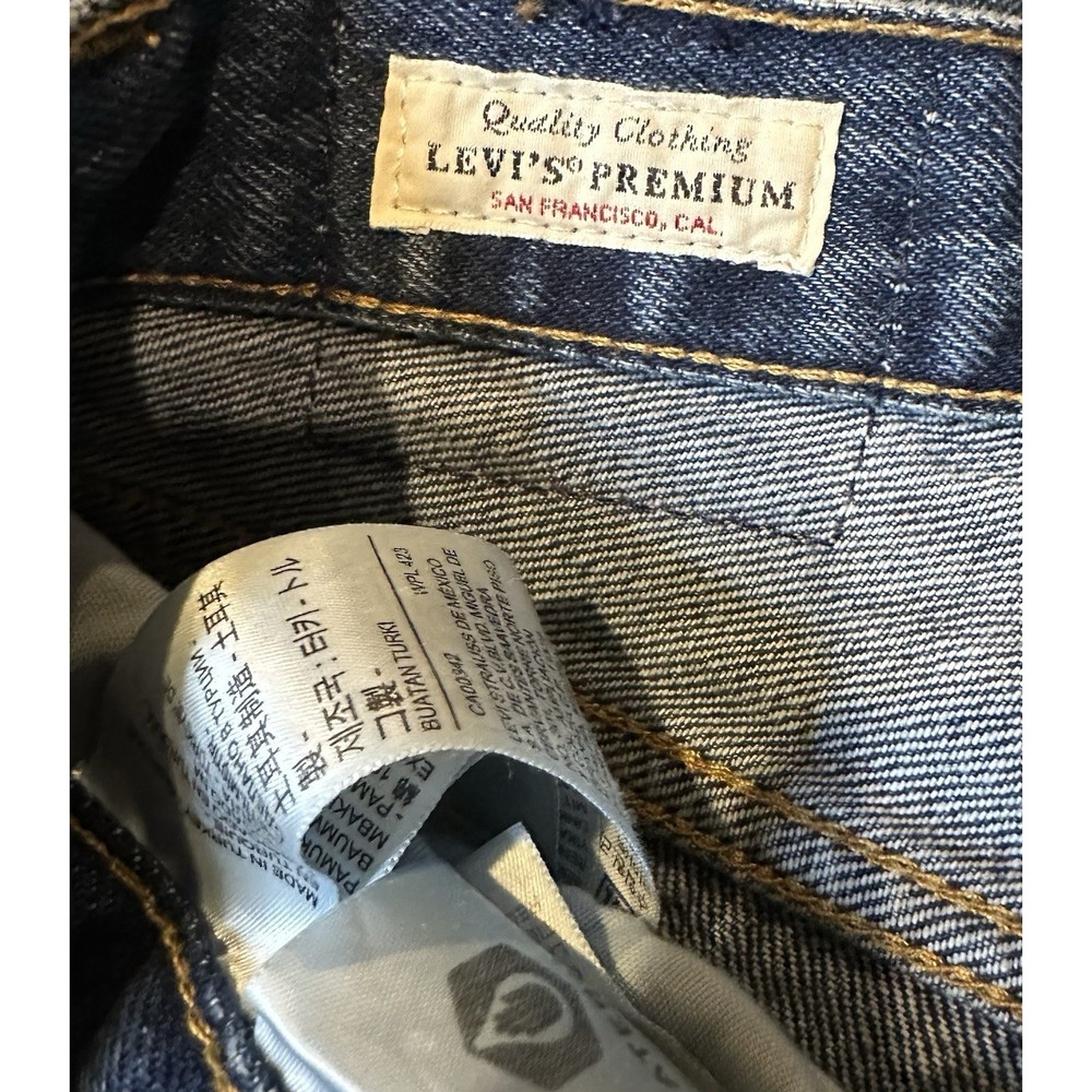 Levi's Women's 501 Mid Rise Button Fly Distressed Straight Leg Size 26 - Picture 3 of 10